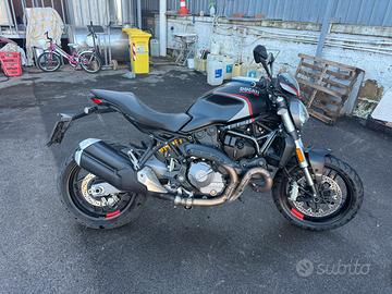 Ducati monster 821 dark