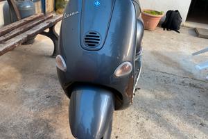 Vespa et4 125