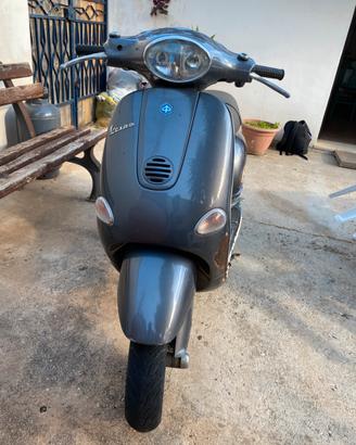 Vespa et4 125