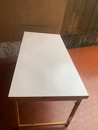 Tavolo pieghevole in legno