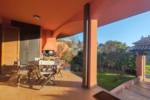 VILLA A SCHIERA A OPERA