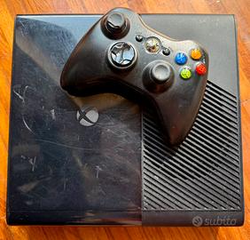 Xbox 360 E + 17 Giochi + Joystick e Cavi
