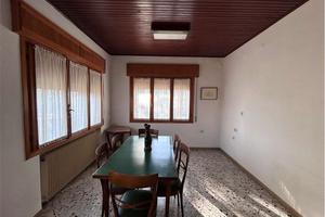 Porzione di casa al piano terra con posto auto cop