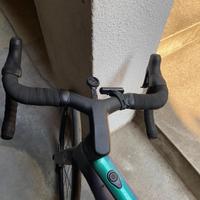 Bici da corsa assistita marca Scott