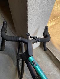Bici da corsa assistita marca Scott