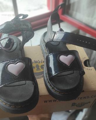 sandali dr. martens