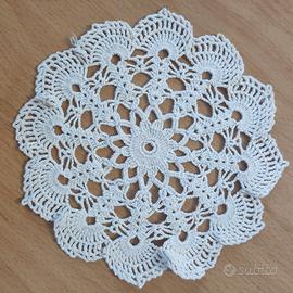 Centrini all’uncinetto fatti a mano - 17 cm
