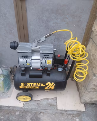 compressore 24 litri con accessori  pistole