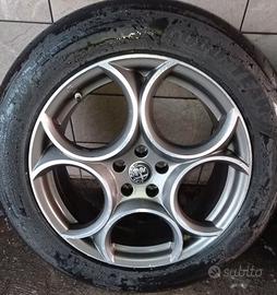 Alfa Romeo Stelvio quattro ruote lega 19 estive
