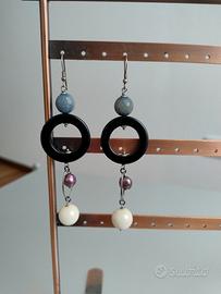 Orecchini lunghi con pietre