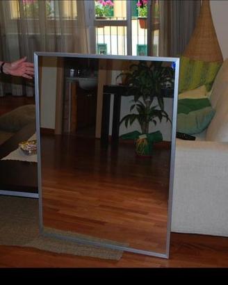 Specchio grande con cornice moderna