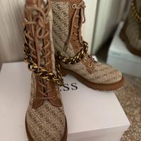 Stivali Guess con logo