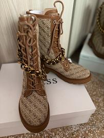 Stivali Guess con logo