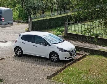 Peugeot 208 van automatico
