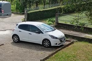 Peugeot 208 van automatico