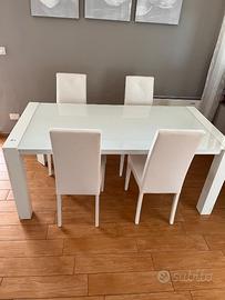 Tavolo allungabile fino a 3 metri + 4 sedie