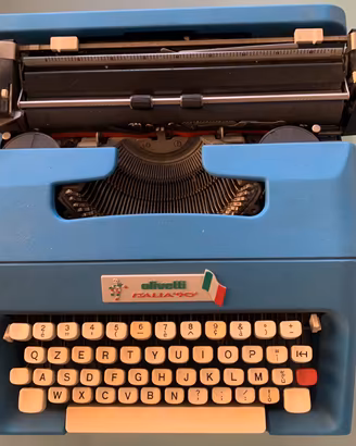 Macchina da scrivere Olivetti Italia 90