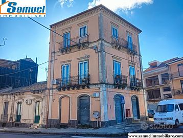 Linguaglossa, stabile di 370 (CT)