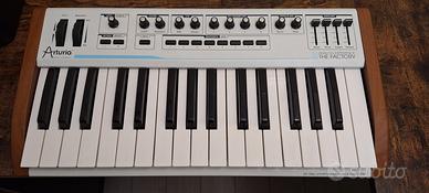 Novation Analog Experience 32 + custodia gator