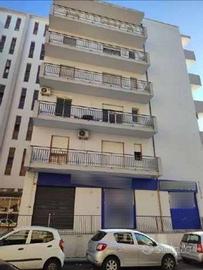 Negozio con deposito a Reggio Calabria