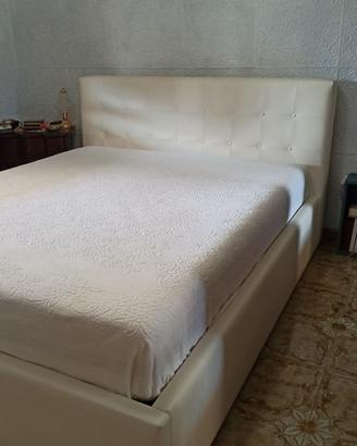 Letto con cassettone