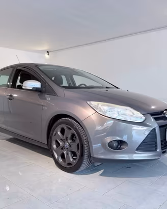 FORD FOCUS BERLINA TITANIUM GPL 2014