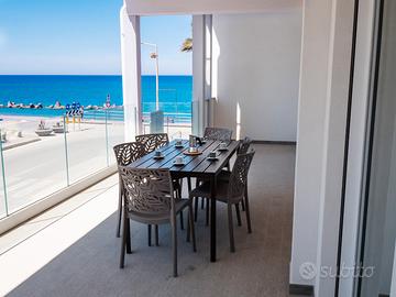 Appartamento moderno con vista mare