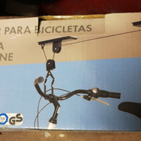 Attrezzo per sospendere bicicletta