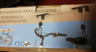 Attrezzo per sospendere bicicletta