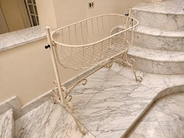 Culla vintage in ferro laccato bianco/beige 