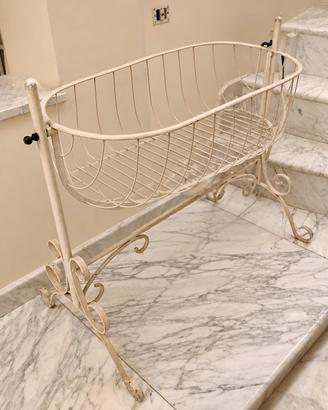 Culla vintage in ferro laccato bianco/beige 