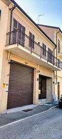 Immobile commerciale e/o residenziale 3piani 900mq
