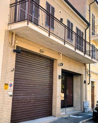 Immobile commerciale e/o residenziale 3piani 900mq