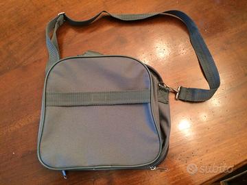 Borsello / Piccola borsa. Con tracolla. Cm 27 x 27