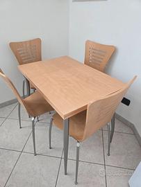 Tavolo e sedie Calligaris in faggio