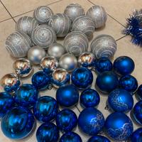 palle di natale blu e argento