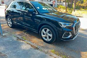 Audi Q3 35 2.0 tdi Business s-tronic