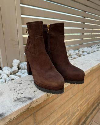 Stivaletto in camoscio numero 39