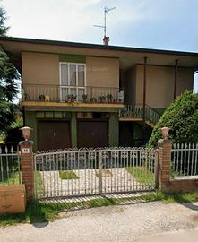 Casa singola due appartamenti sovrapposti