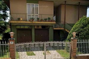 Casa singola due appartamenti sovrapposti