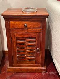 Comodino in legno