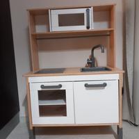 cucina giocattolo ikea con pentole e utensili