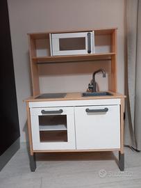 cucina giocattolo ikea con pentole e utensili