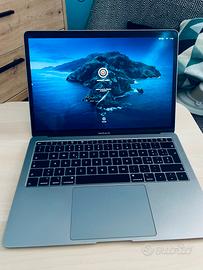 MacBook Air 2018 da 13", grigio utilizzato poco