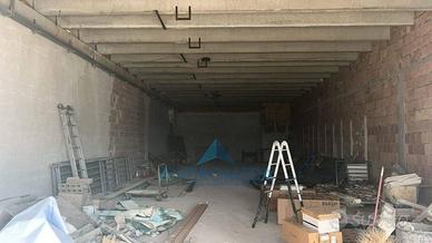 Immobile di 250 m² con 1 locale a Teverola