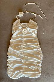 Vestito bianco scollato con drappeggio laterale