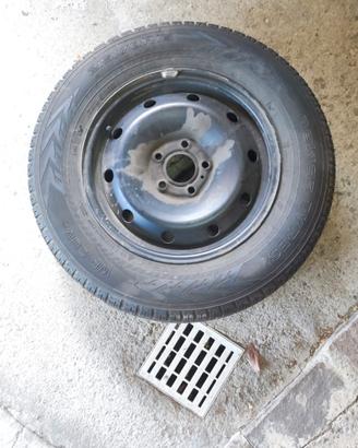 Cerchi in ferro con gomme Hyundai IX35