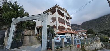 4 Vani con Cantina Via San Martino delle Scale