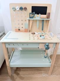 Tavolo attrezzi Montessori per bambini