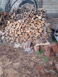 Legna da ardere per stufe, camini, forni, griglia.
